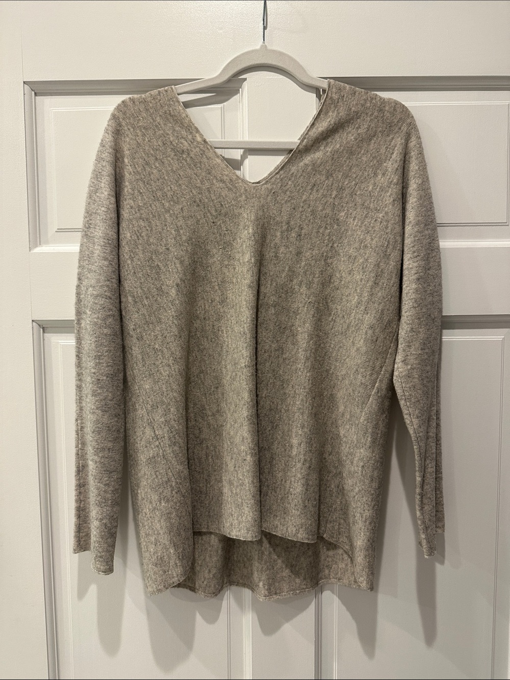Vince Cozy V-Neck Women's Sweater in Heathered Taupe